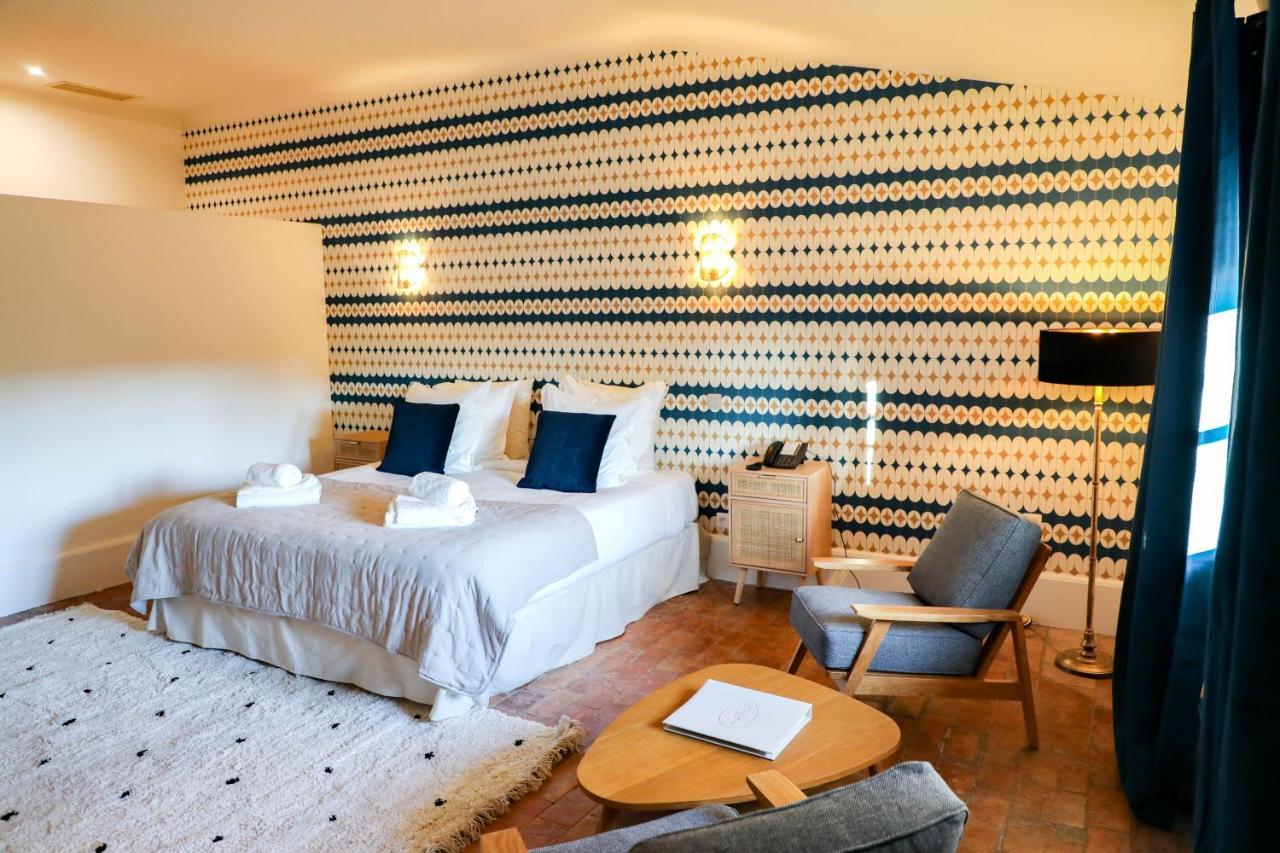 Chateau De Roussan 4*