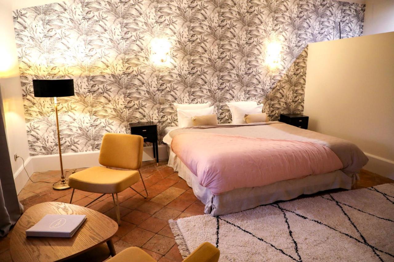 Chateau De Roussan 4*