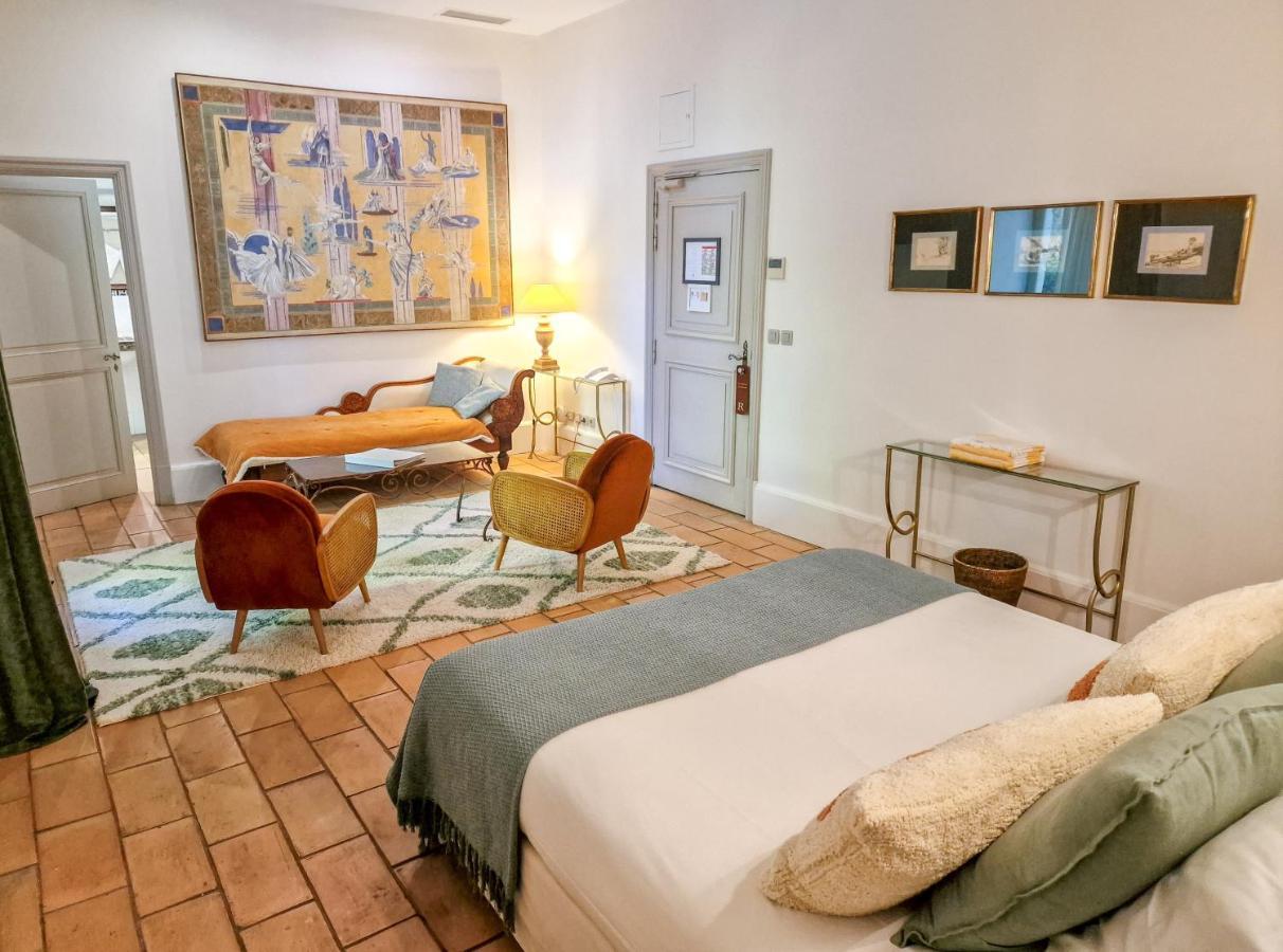 Hotel Chateau De Roussan 4*